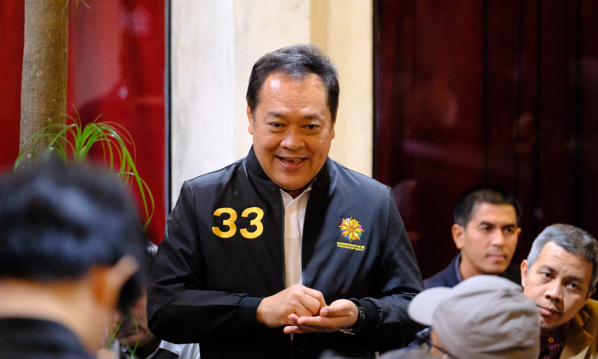 “ทวี สอดส่อง” นำลูกพรรคลงพื้นที่ หัวหมาก บางกะปิ พบผู้ประกอบการมุสลิม ย้ำพรรคประชาชาติมีวิสัยทัศน์ทางการเมืองที่ชัดเจนมาขับเคลื่อนเศรษฐกิจ
