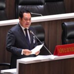 พันตำรวจเอก ทวี สอดส่อง อดีตรัฐมนตรีว่าการกระทรวงยุติธรรม เสนอญัตติด่วนตั้ง กมธ. วิสามัญ จี้รัฐบาลทบทวน “แลนด์บริดจ์” มหาโปรเจกต์ล้านล้าน ชี้ผลศึกษา สนข. ขัดแย้งทางวิชาการจุฬาฯ ส่อเค้าขายฝัน-ซ้ำรอยบทเรียนราคาแพง