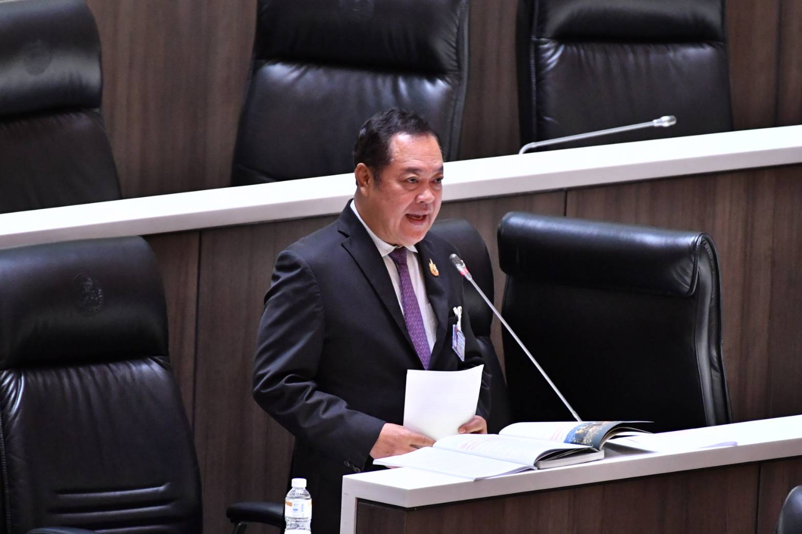 "พันตำรวจเอก ทวี สอดส่อง" สับแหลก กกพ. กลางสภา! ถามลั่น "ยืนข้างประชาชน หรือ นายทุน?" แฉเอื้อก๊าซอ่าวไทยให้ปิโตรเคมี ทำคนไทยแบกค่าไฟแพง-เศรษฐีรวยอู้ฟู่